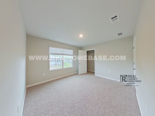 Building Photo - Spacious 5-Bedroom Home in Heritage Planta...