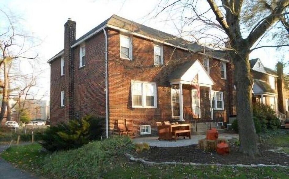 Building Photo - 2 W Summerfield Ave