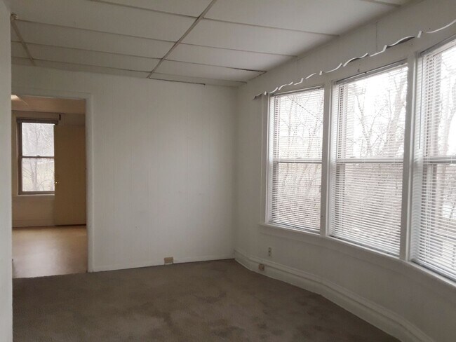 Building Photo - 732 N 23rd Ave W