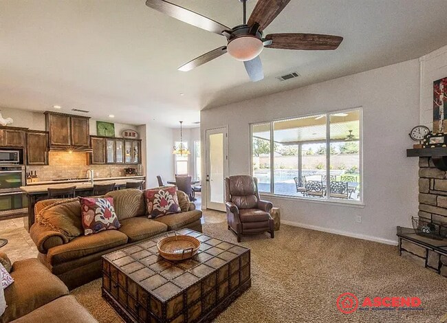 Building Photo - Stunning Home Near Frontier Highschool!