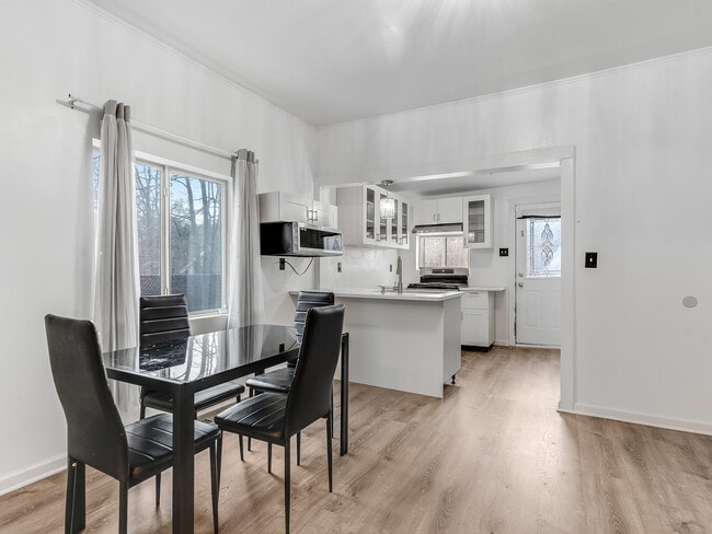 Building Photo - 608 Woodruff Ave