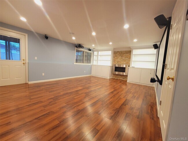 Building Photo - 72 Orange Dr