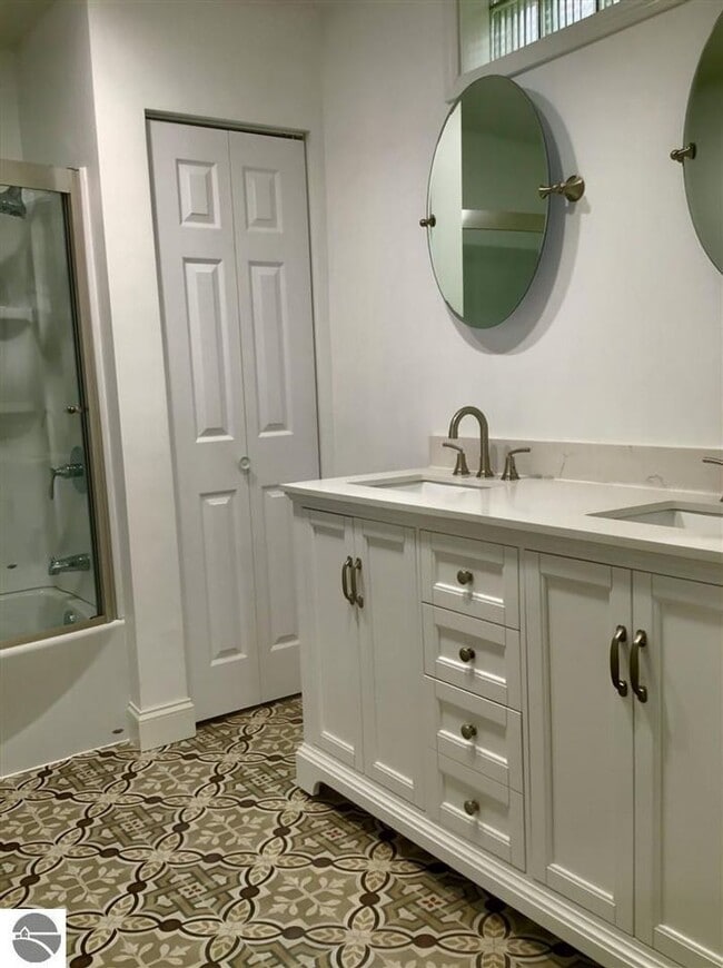 Building Photo - Step Into Luxury and Style – Impeccably Re...