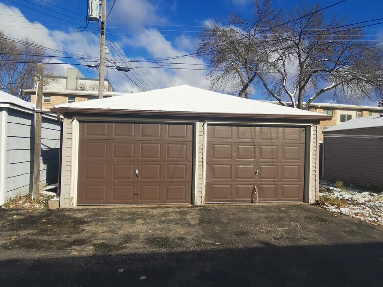 Garage - 1311 Oxford St