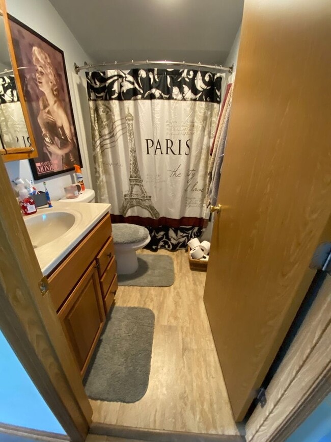 Building Photo - Cute Cottage located on Lake Koshkonong