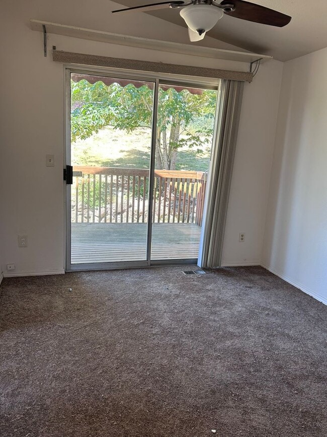 Building Photo - Updated 4BR Home in Renton's Victoria Park Neighborhood!