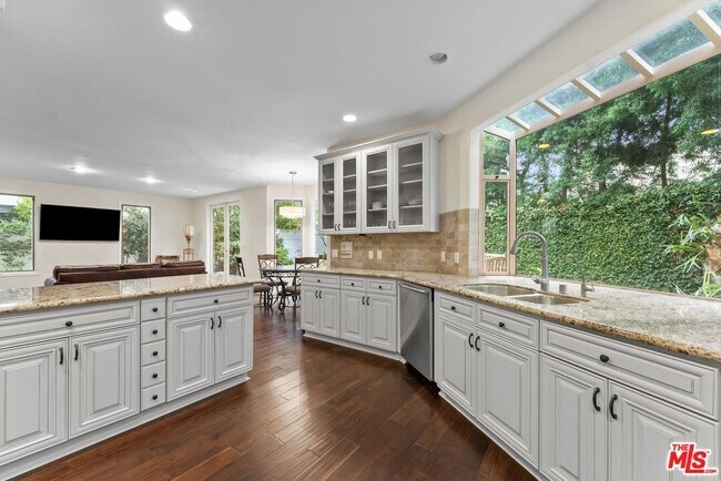 Building Photo - 16015 W Northfield St