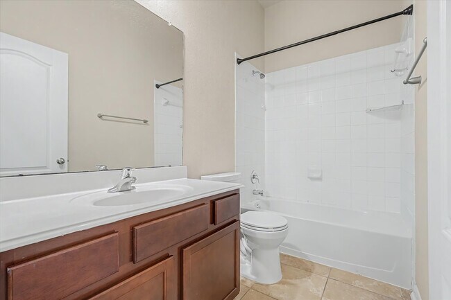 Building Photo - 3834 Raintree Village Dr