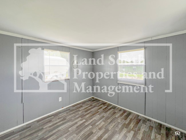 Building Photo - 425 Longfellow Blvd