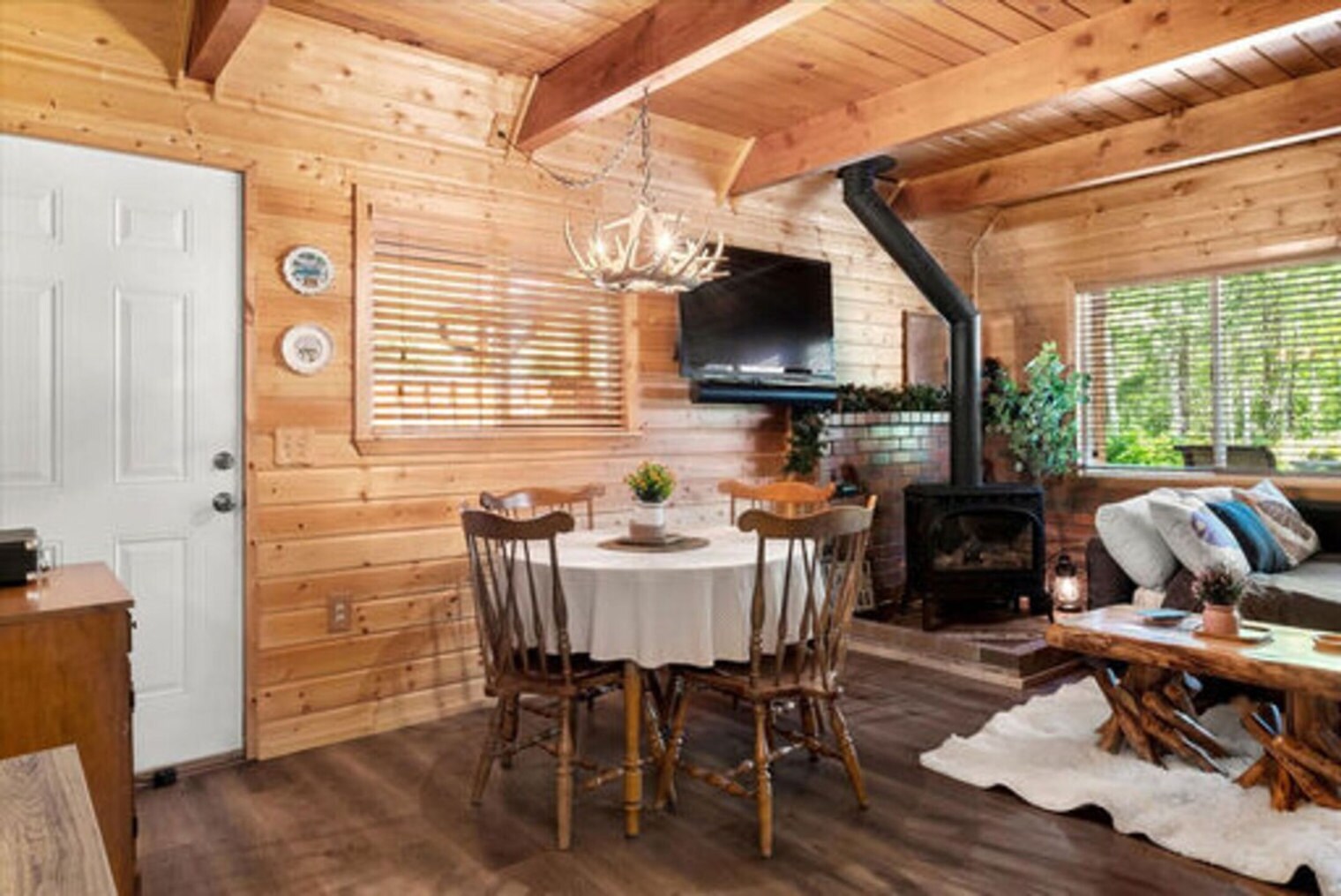 Building Photo - 321 Paradise Dr