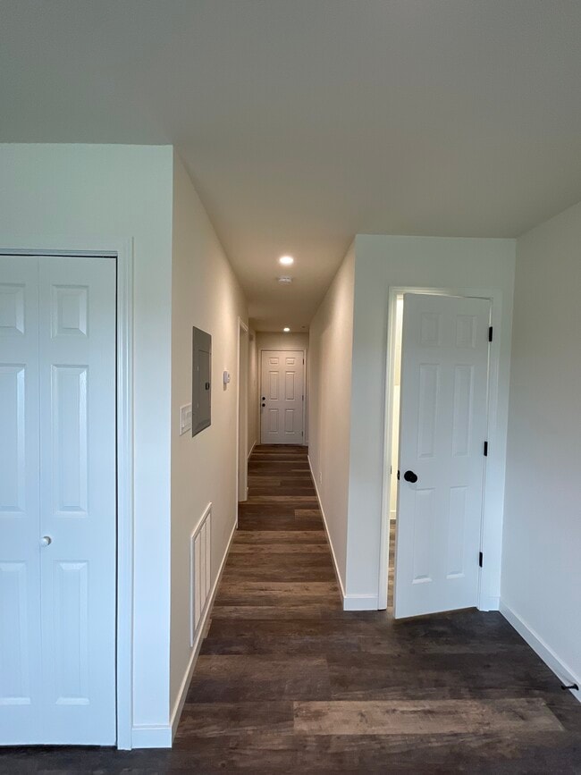Building Photo - 2912 Montvale Rd