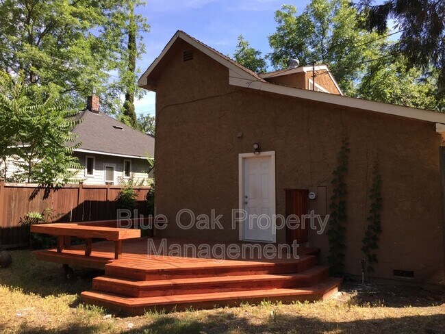 Building Photo - 1305 Chestnut St