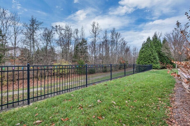 Building Photo - Del Webb Lake Providence Home