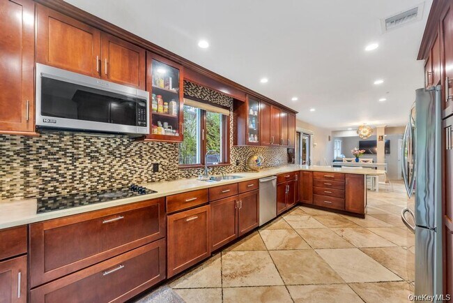 Building Photo - 4 2nd St