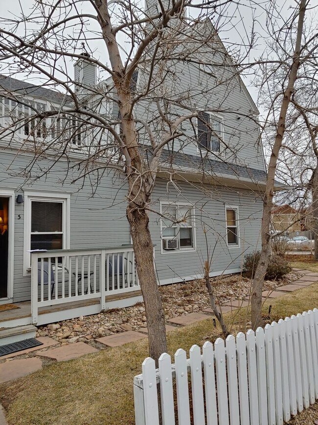 Building Photo - Cozy 1 Bed/1 Bath Victorian Style Complex ...