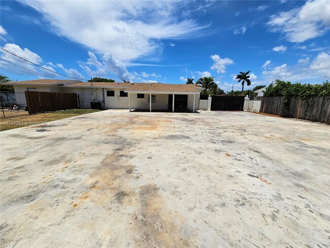 Building Photo - 16321 SW 96th Ave