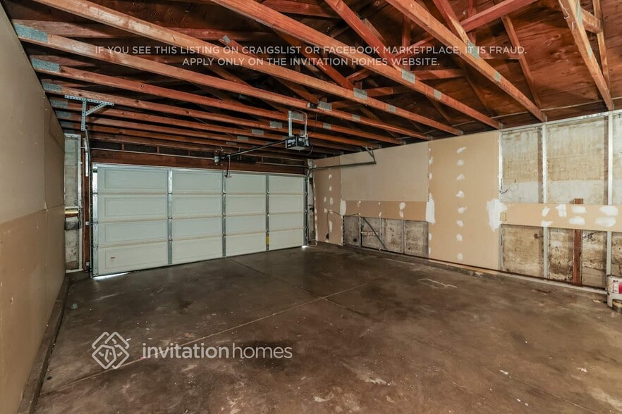 Building Photo - 120 Lainey Ct