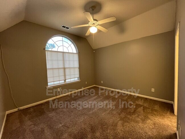 Building Photo - 1096 Sunstar Dr