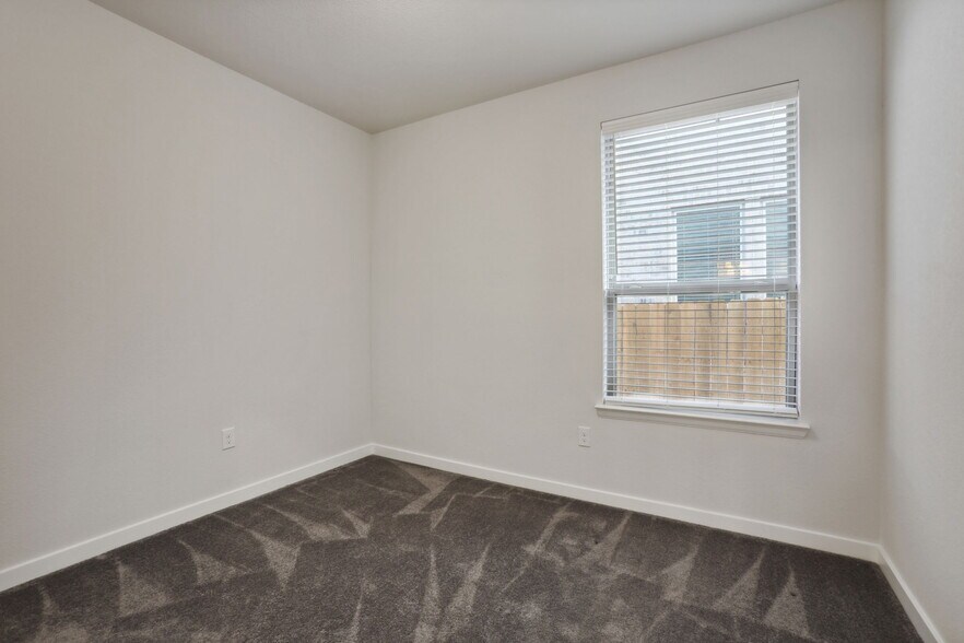 Building Photo - 4141 Presidio Ln