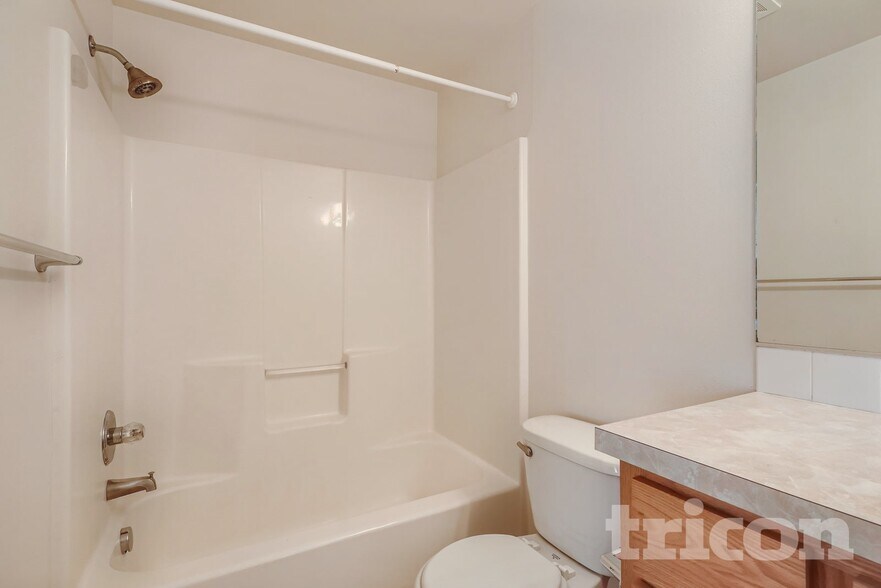 Building Photo - 6509 NE 139th Ct