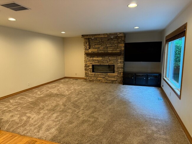 Building Photo - 4bd/2.5ba Renton House