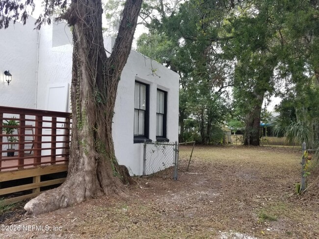 Building Photo - 519 W 26th St