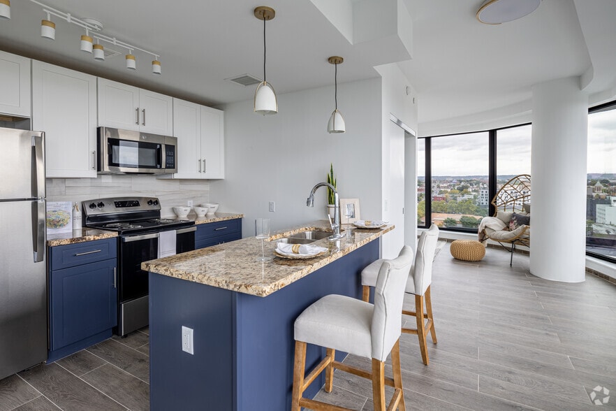 Primary Photo - Hoyt Tower