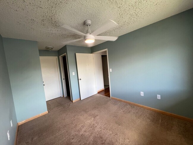 Building Photo - 2 Bedroom / 2 bath, 759 Sq Ft. unit with 2...