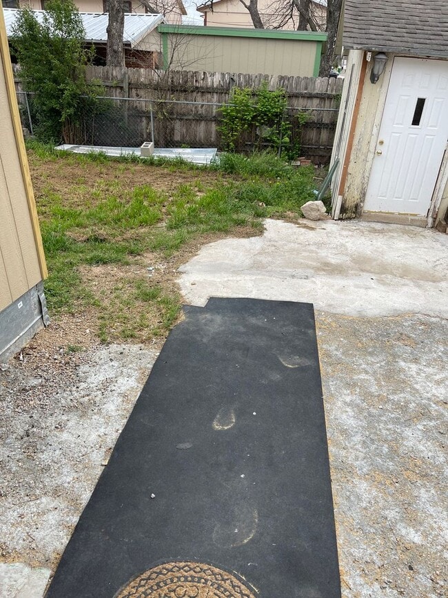 Building Photo - 3/2 Remodeled Home in Lampasas