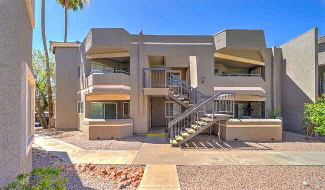 Building Photo - READY TO TOUR NOW! Great Townhouse with 2 Bedrooms 2 Bath!