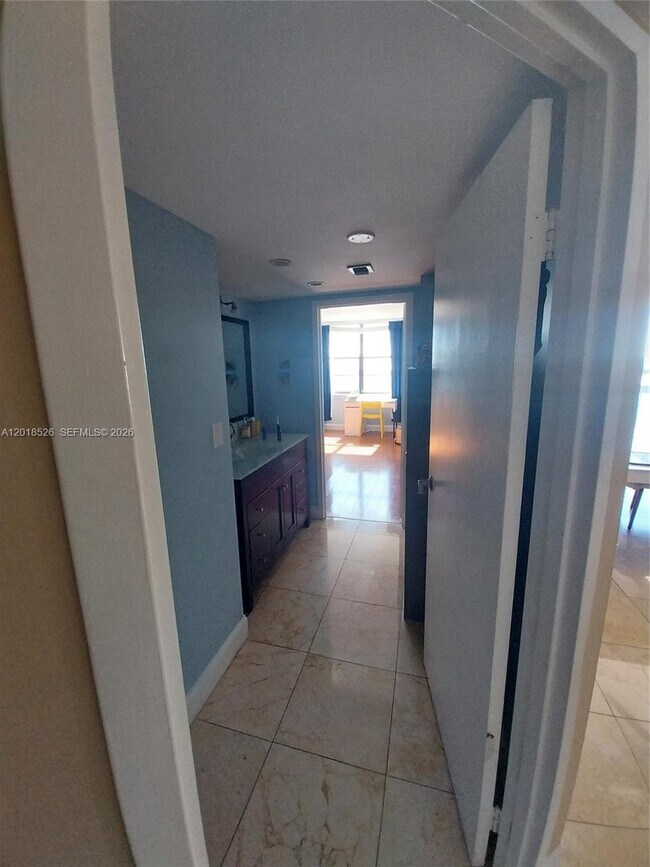 Building Photo - 2333 Brickell Ave