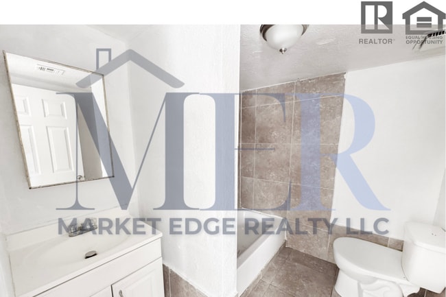 Building Photo - 1Bed/1Bath Apt at 16th St/Thomas Rd! NO CREDIT, NO BACKGROUND, NO RENTAL HISTORY CHECK!