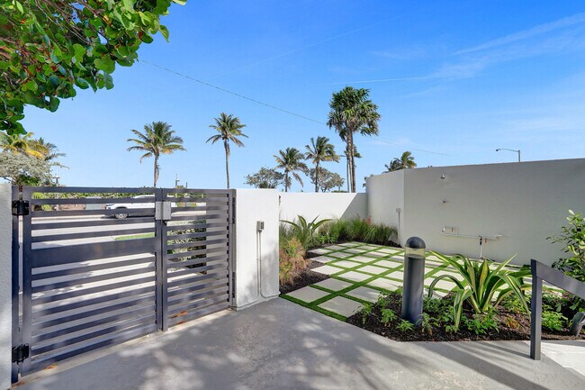 Building Photo - 120 S Ocean Blvd