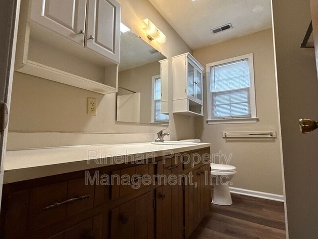 Building Photo - 1141 Eisenhower Rd