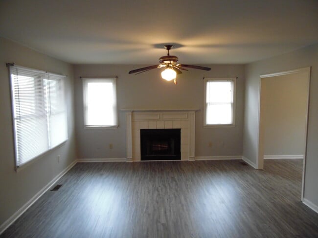 Building Photo - 4456 Hartland Pkwy