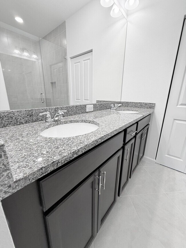 Building Photo - 4394 Longwood Lake Sq