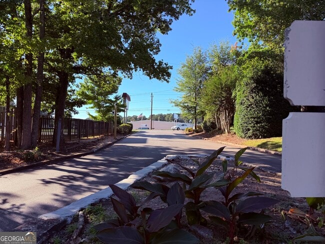 Building Photo - 3595 Woodbriar Cir