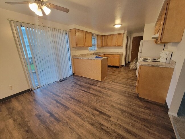 Building Photo - 618-18.5 Sunflower Dr