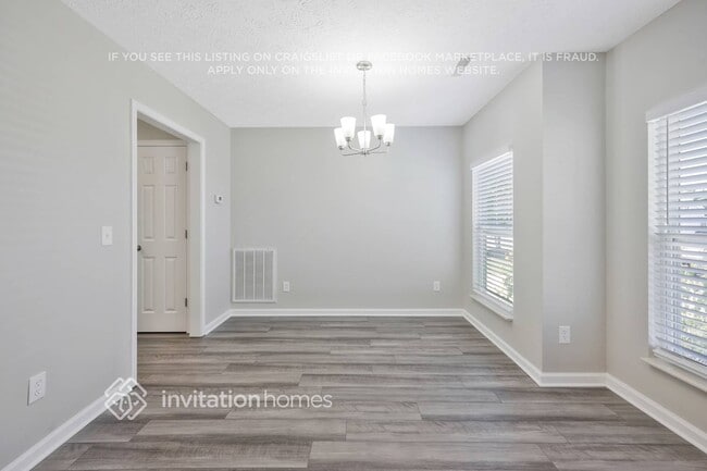 Building Photo - 1121 Pawnee Trail