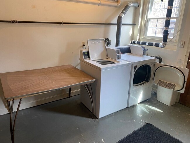 Building Photo - 2 Lions Ave