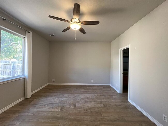 Building Photo - 1112 Vanderbilt Cir