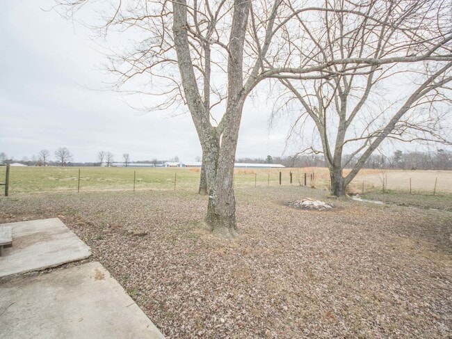 Building Photo - Nice Country Setting