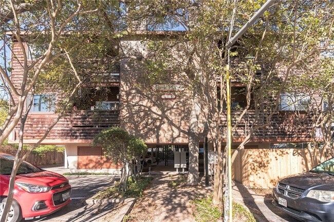 Building Photo - 2508 W 12th St