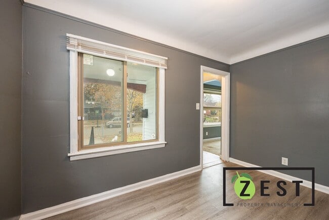 Building Photo - Beautiful 3 bedroom 1 Bath OPEN HOUSE 11/26 2PM-2:30PM