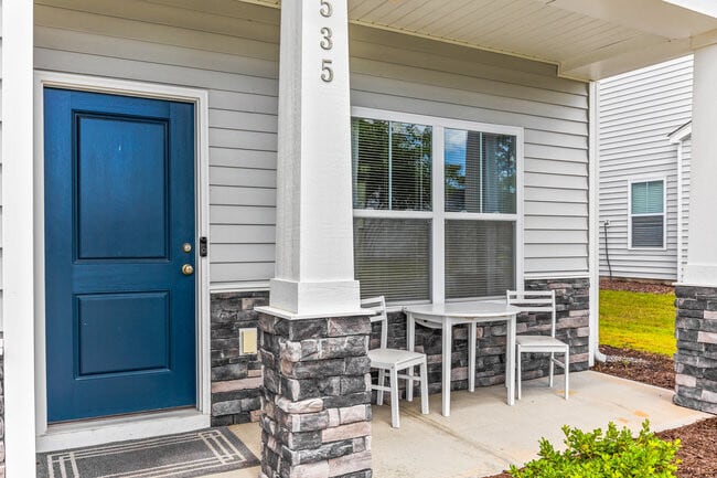 Building Photo - 1535 Grey Cliff Run