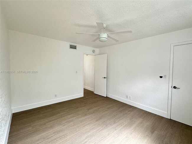 Building Photo - 913 NE 17th St