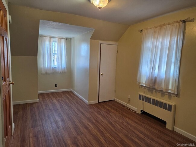 Building Photo - 220 Raff Ave