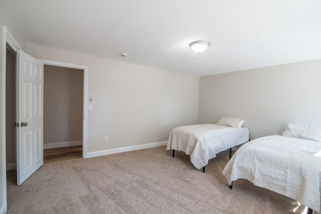 Building Photo - 11 Chatham St