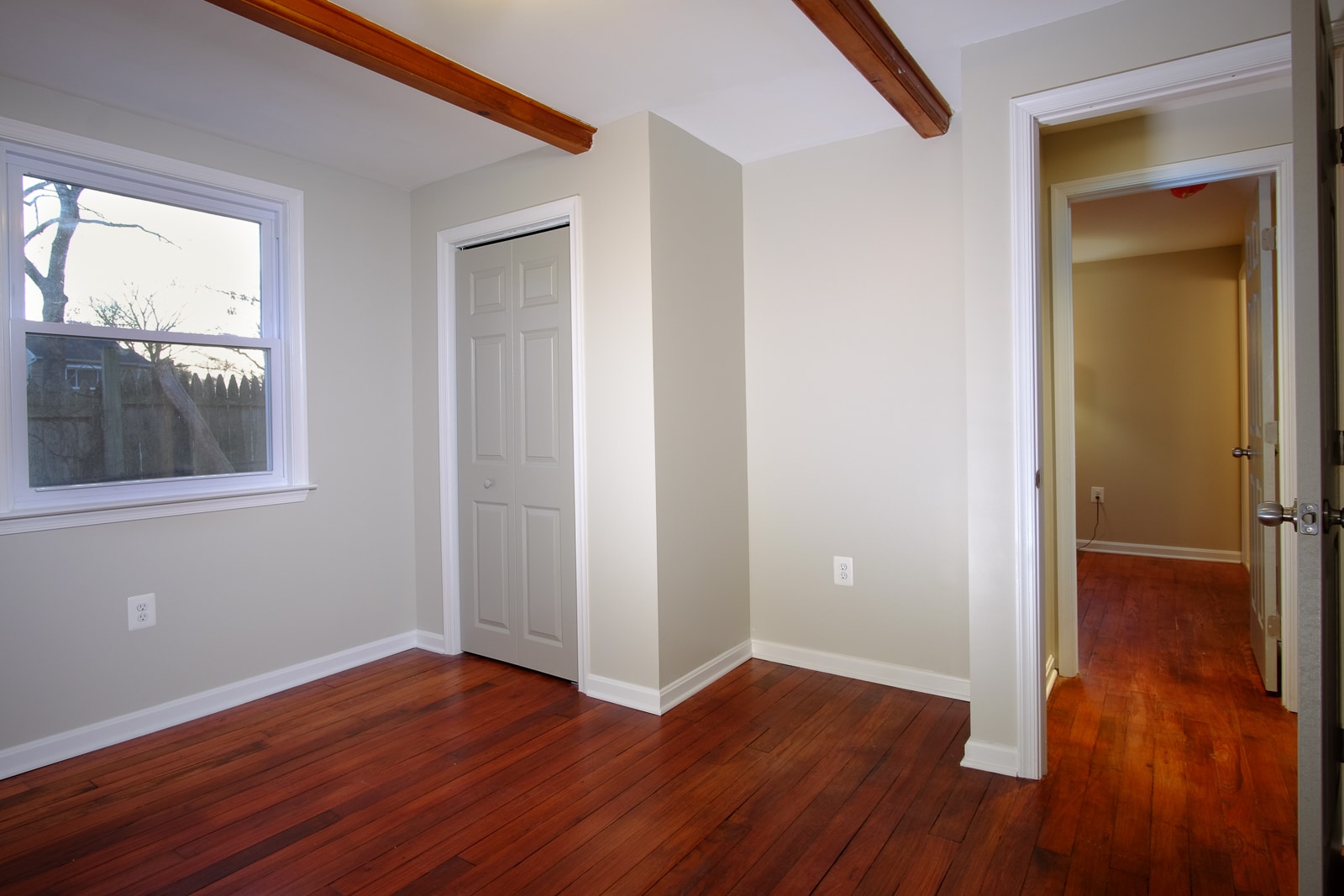 Building Photo - 493 Riverside Dr