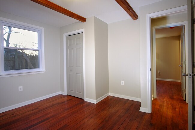 Building Photo - 493 Riverside Dr